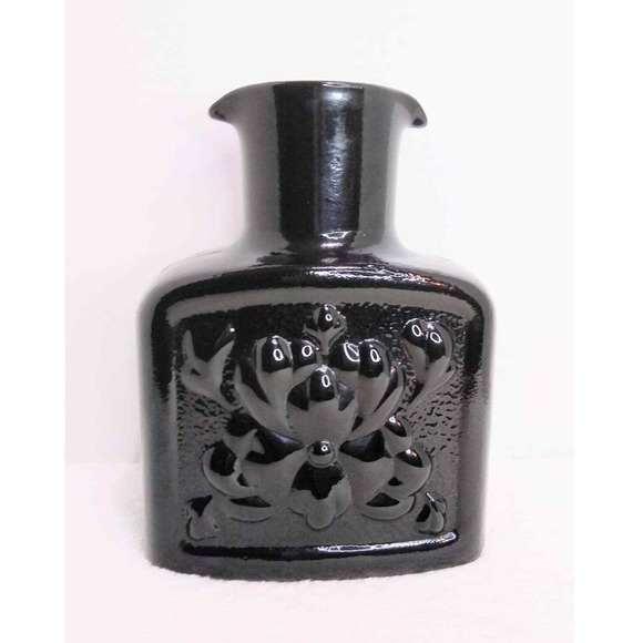 Tiaria Indiana Regal Double Spout Amethyst floral Water Juice Pitcher - Picture 1 of 3